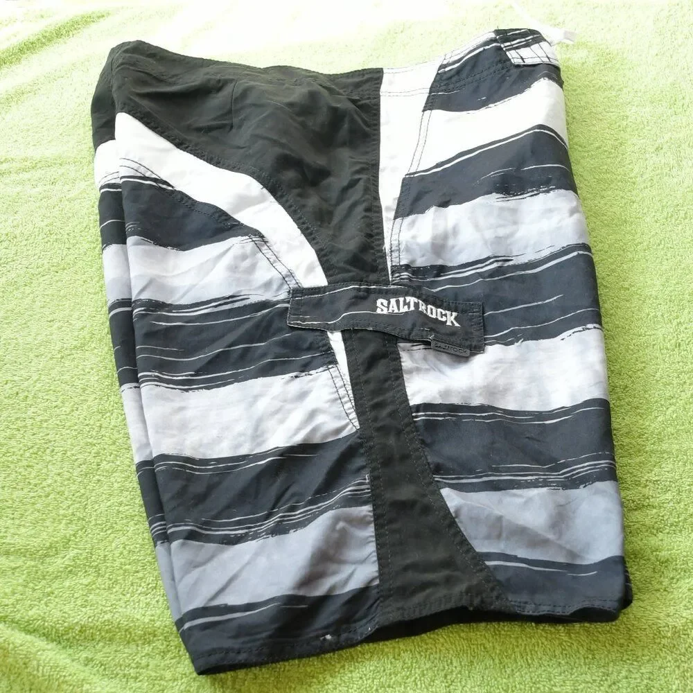NWT - SALTrockCobain Stripe Boardshort Grey, Size L